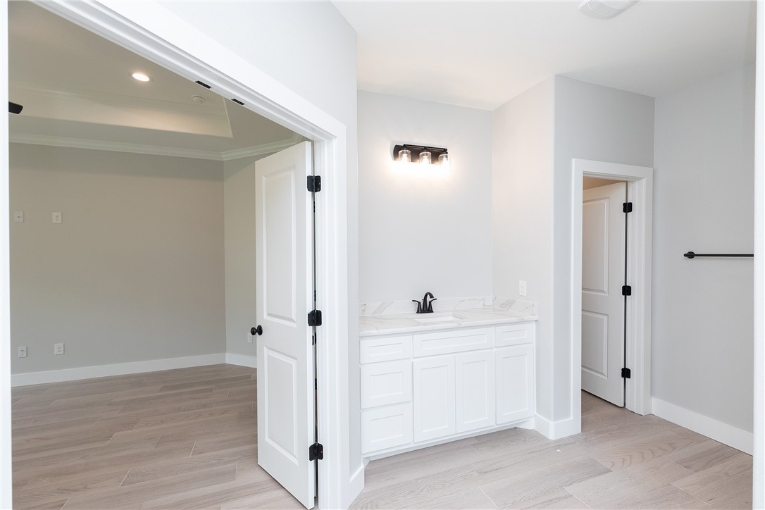 2429 Manuel Property Photo 14