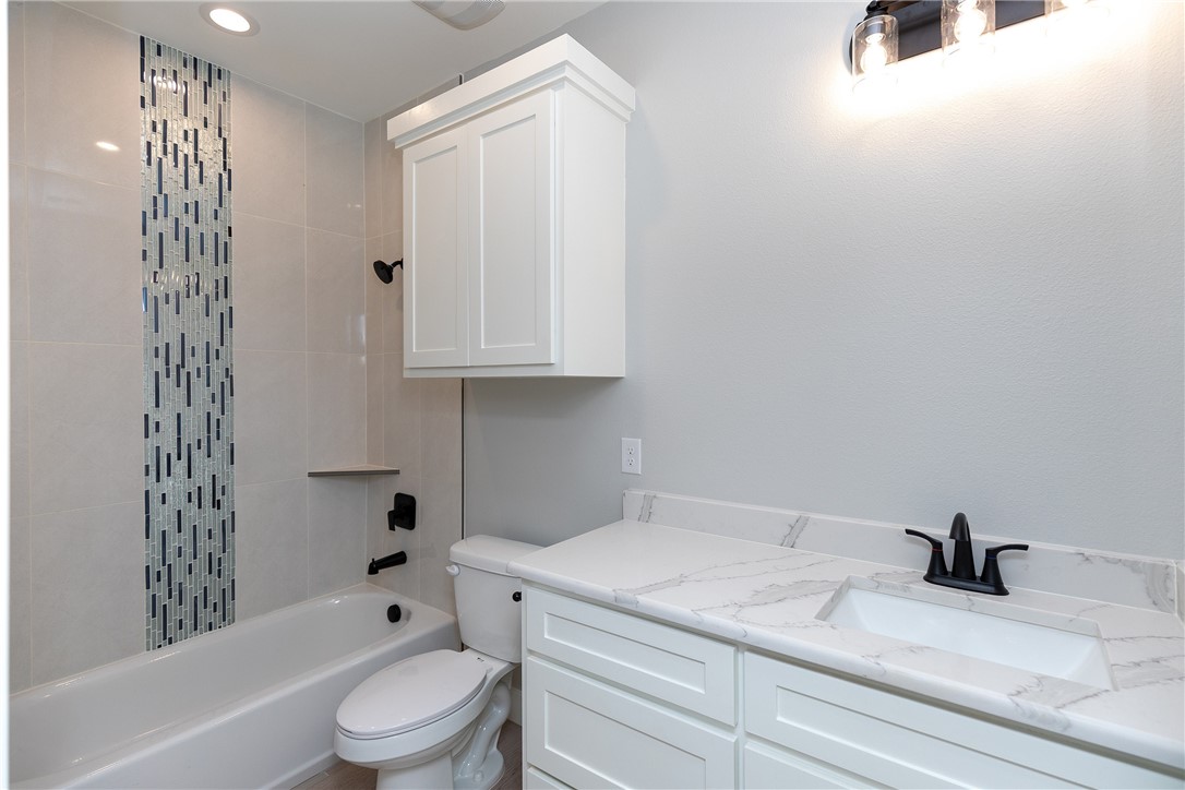 2429 Manuel Property Photo 16