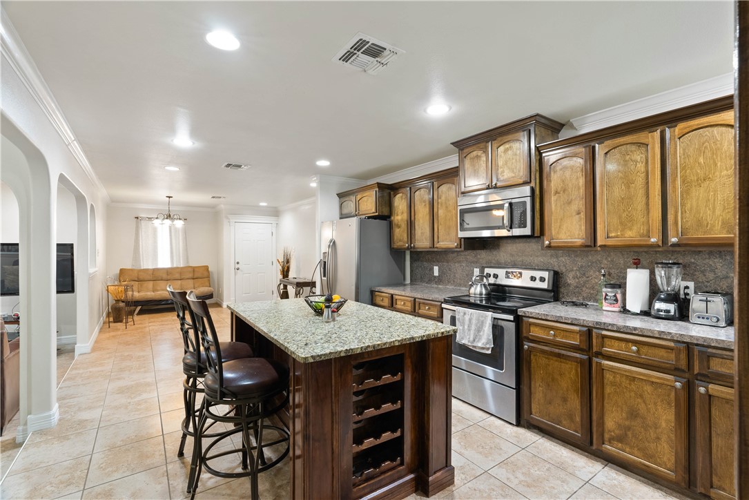 1126 Green Willow Dr Property Photo 5