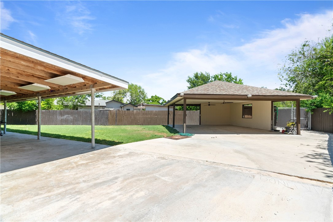 1126 Green Willow Dr Property Photo 15