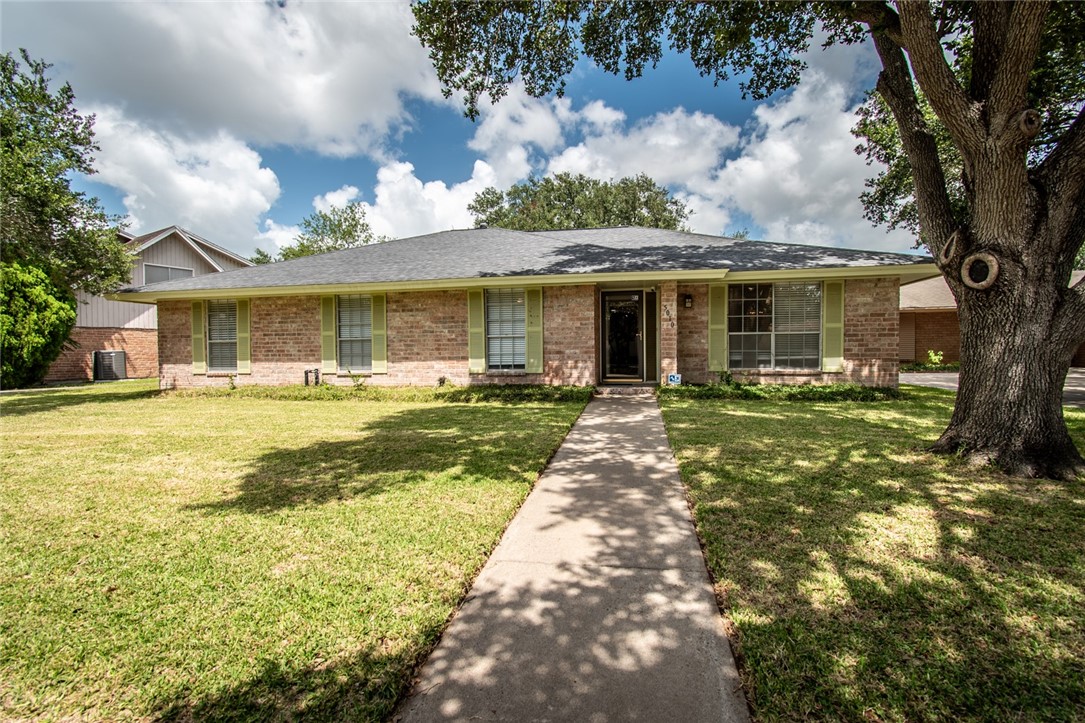 5010 Royalton Dr Property Photo 1
