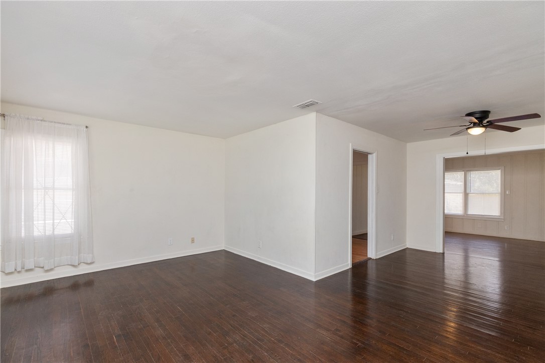 609 Pennington Dr Property Photo 5