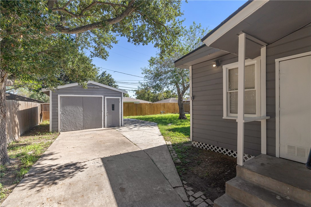 609 Pennington Dr Property Photo 30