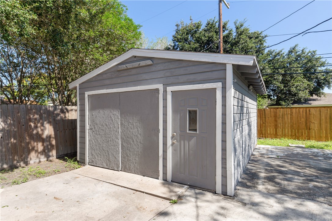 609 Pennington Dr Property Photo 37