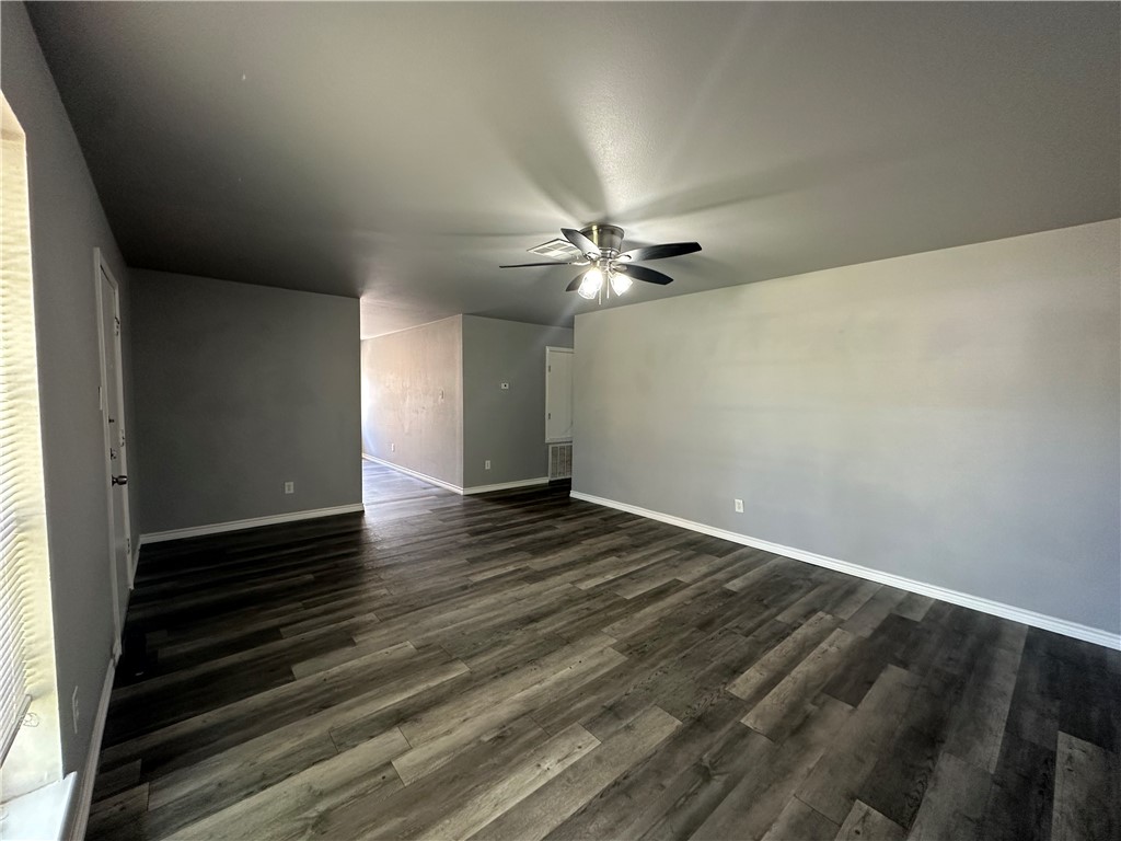 2563 Live Oak St Property Photo 2