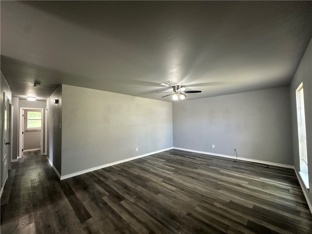 2563 Live Oak St Property Photo 3