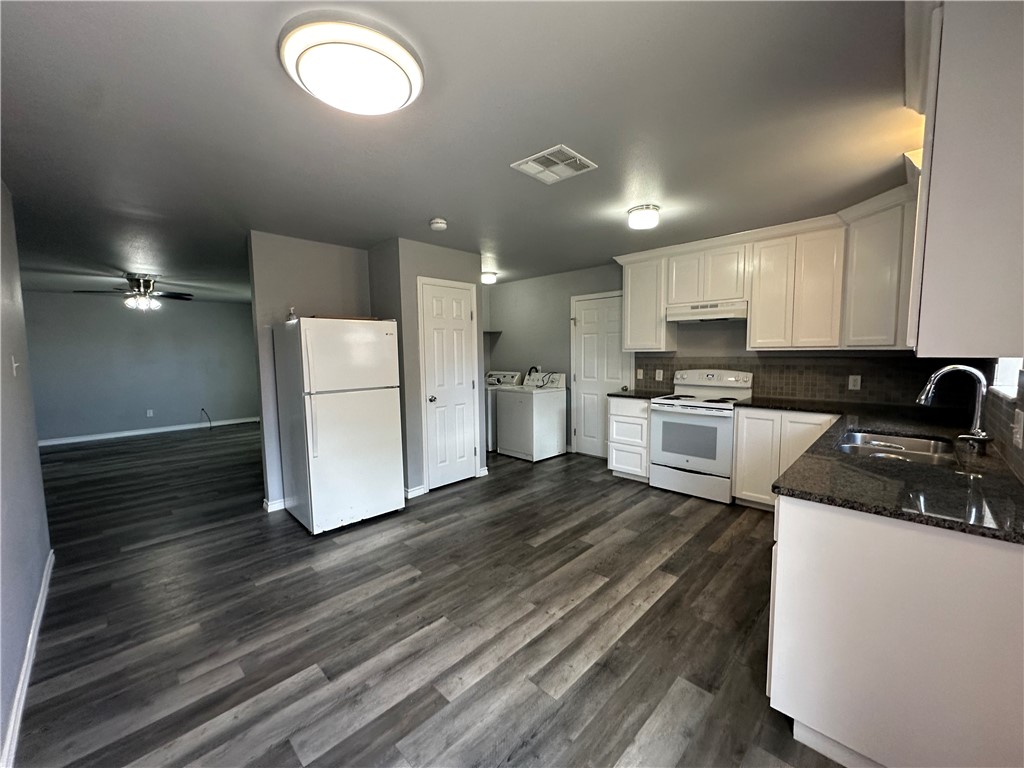 2563 Live Oak St Property Photo 7