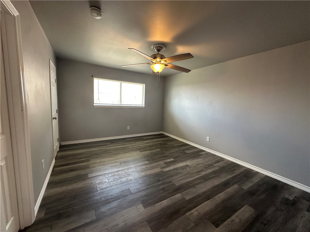 2563 Live Oak St Property Photo 10