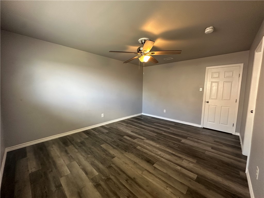 2563 Live Oak St Property Photo 13