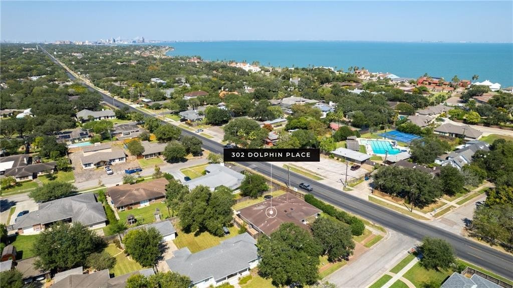 302 Dolphin Pl Property Photo 2
