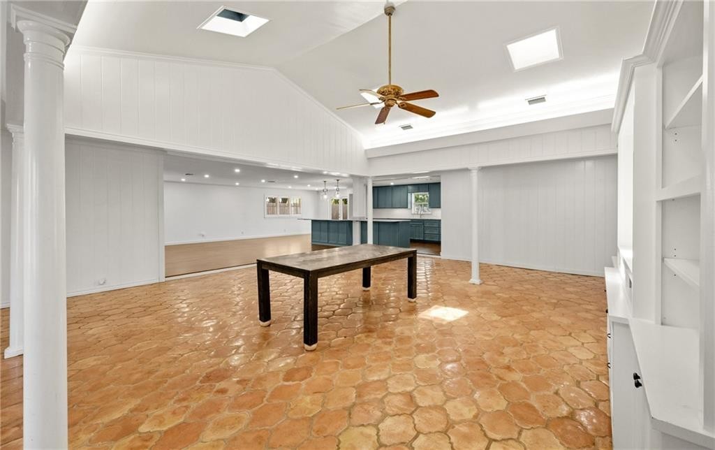 302 Dolphin Pl Property Photo 5