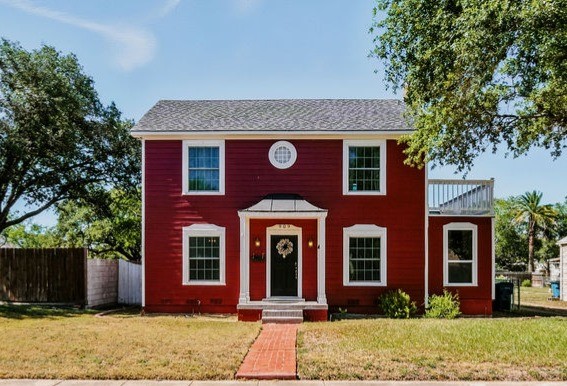 909 E Market St Property Photo 1