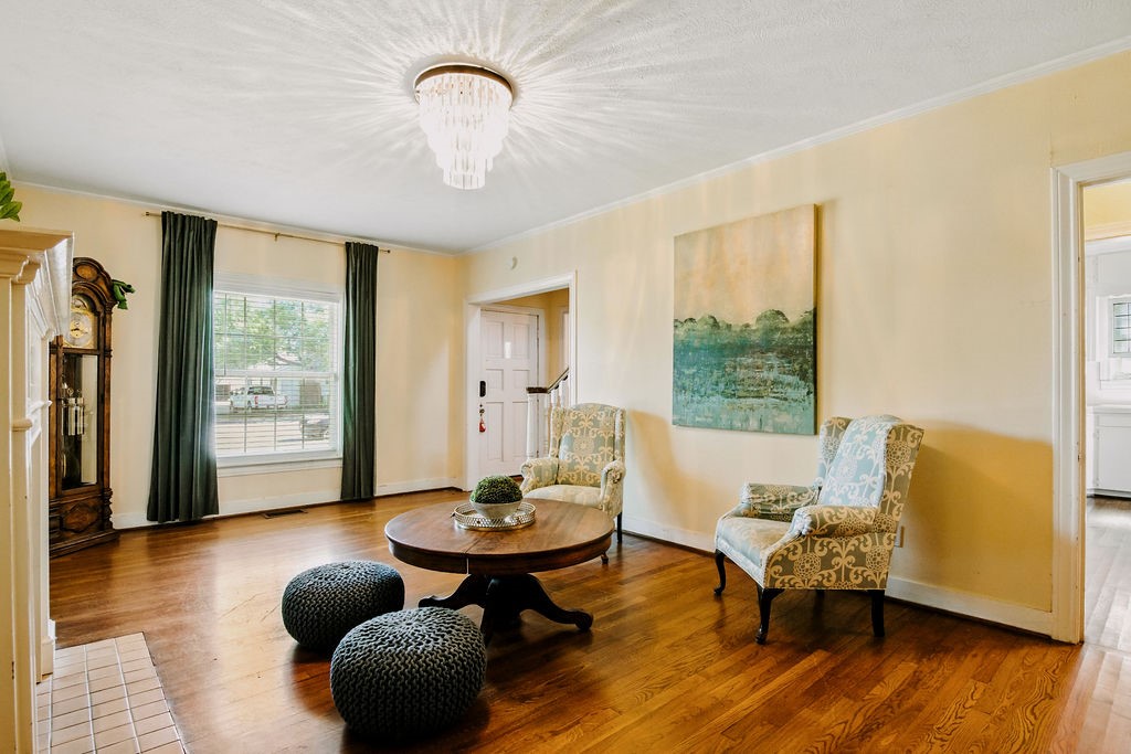 909 E Market St Property Photo 2