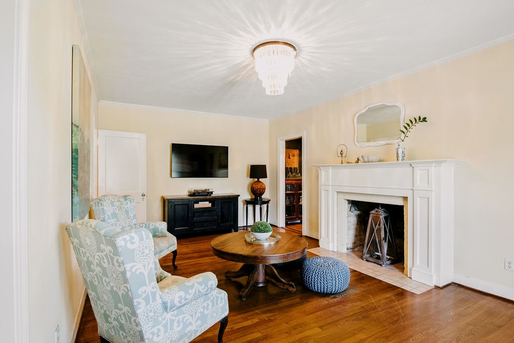 909 E Market St Property Photo 3