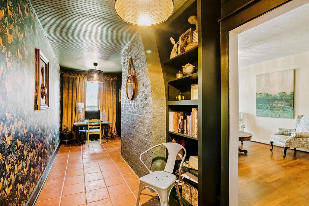 909 E Market St Property Photo 4