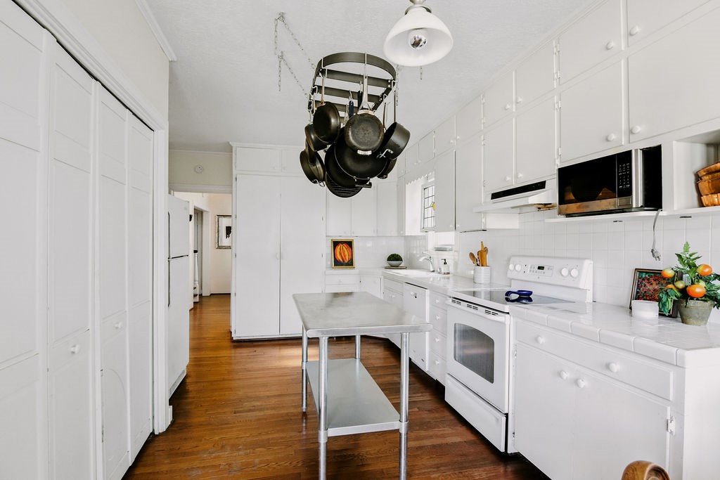 909 E Market St Property Photo 7