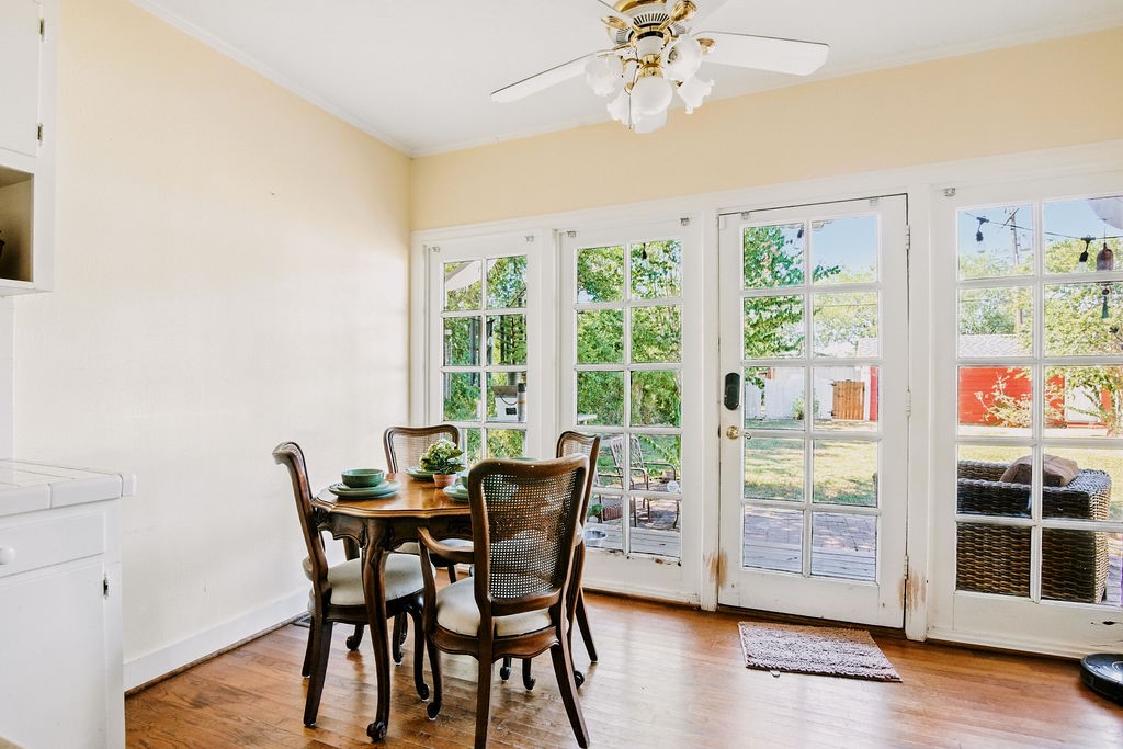 909 E Market St Property Photo 8