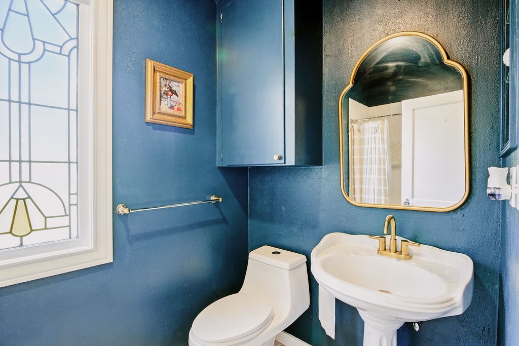 909 E Market St Property Photo 11