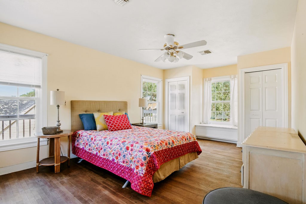 909 E Market St Property Photo 12