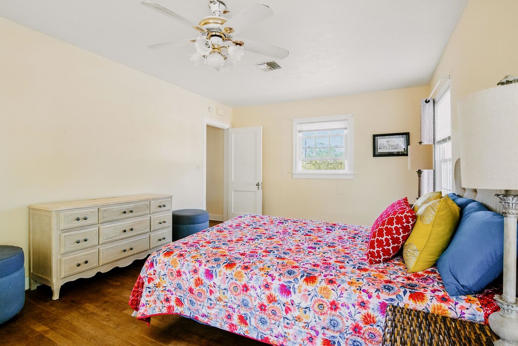 909 E Market St Property Photo 13