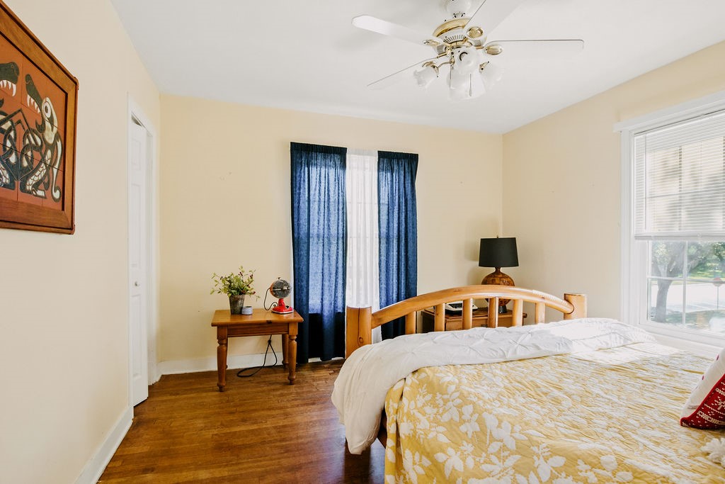 909 E Market St Property Photo 14