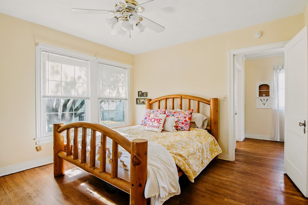 909 E Market St Property Photo 15