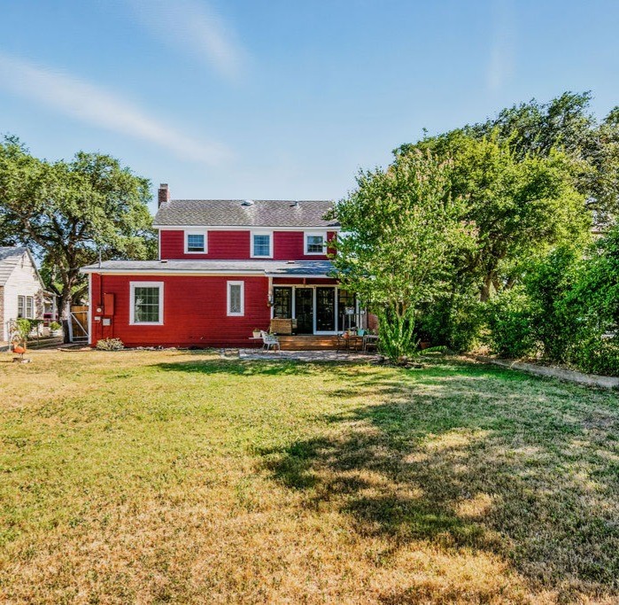 909 E Market St Property Photo 18