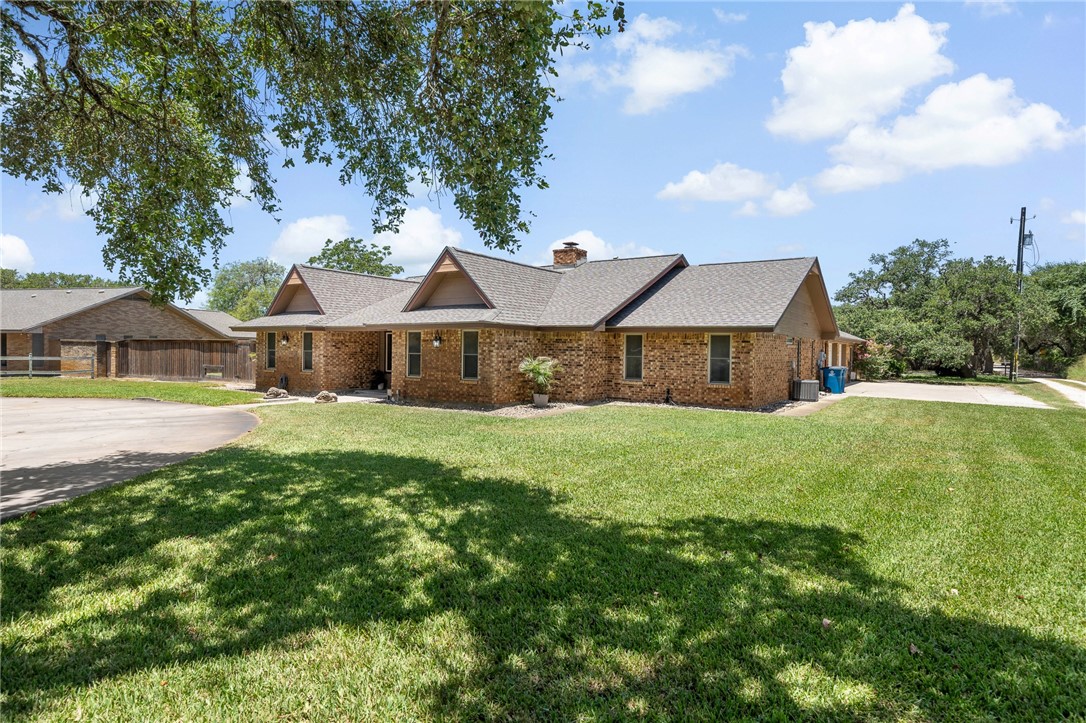 1934 Chandler Pl Property Photo 2