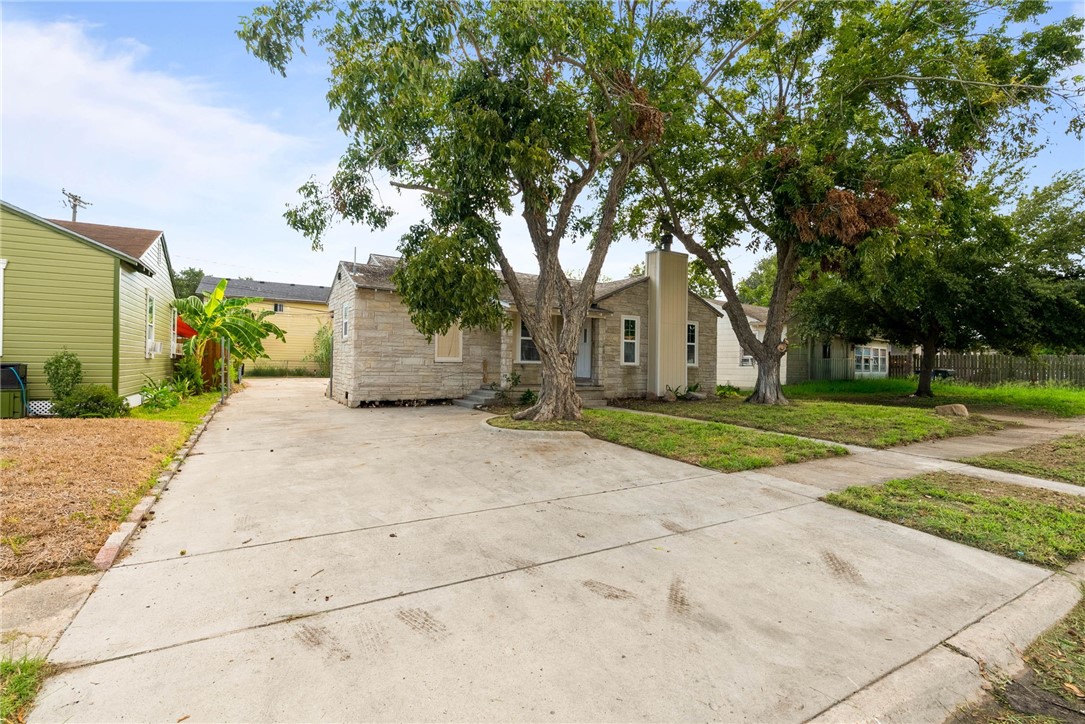 4106 Christie St Property Photo 2