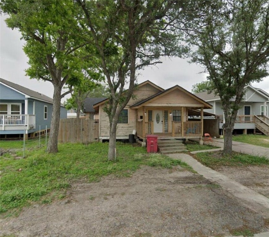 522 E Avenue D Property Photo 1