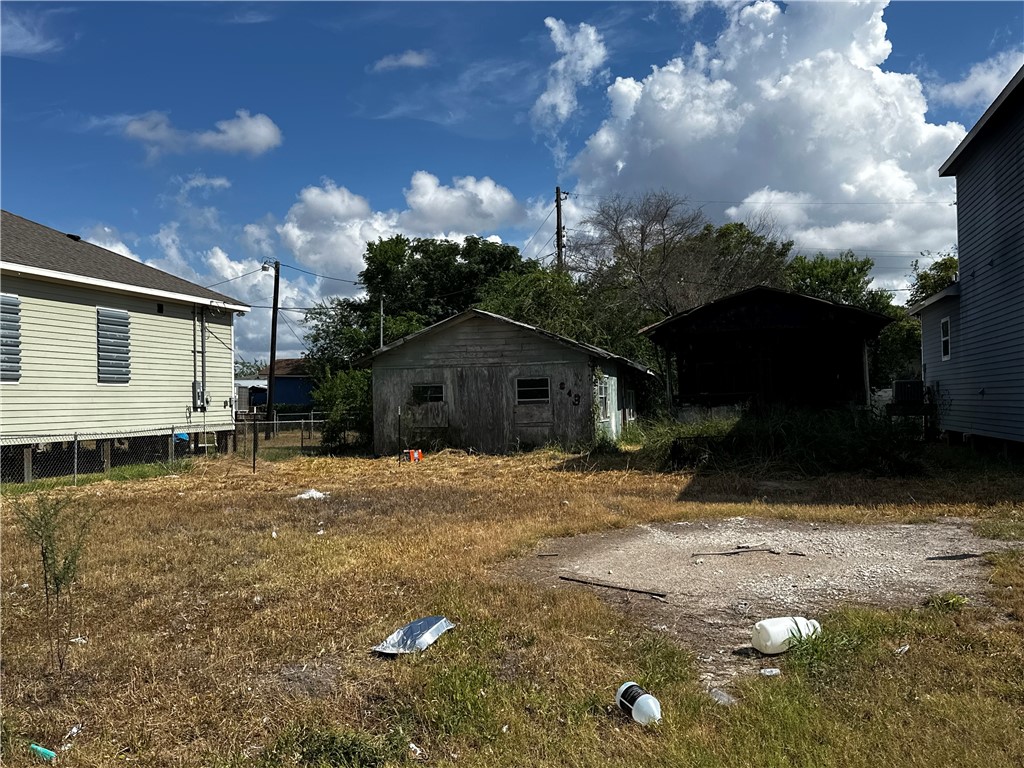 943 Chapa St Property Photo 2