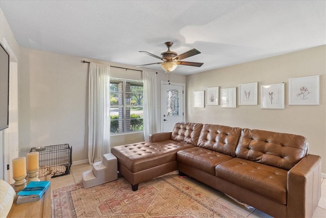 1304 Amy St Property Photo 3
