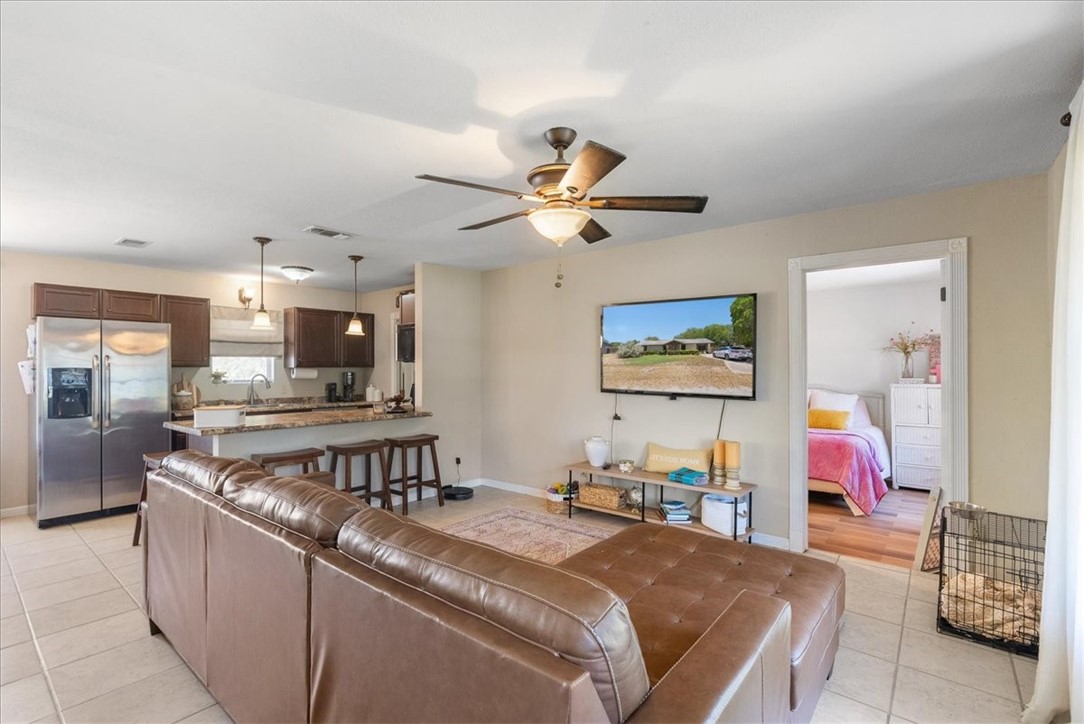 1304 Amy St Property Photo 4