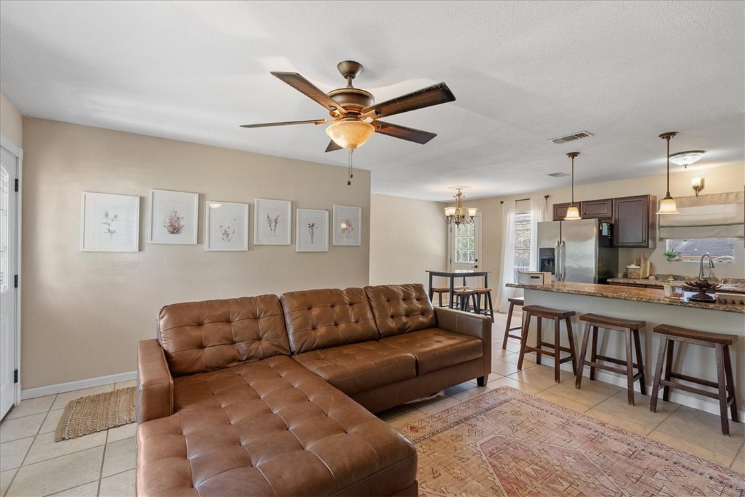 1304 Amy St Property Photo 5