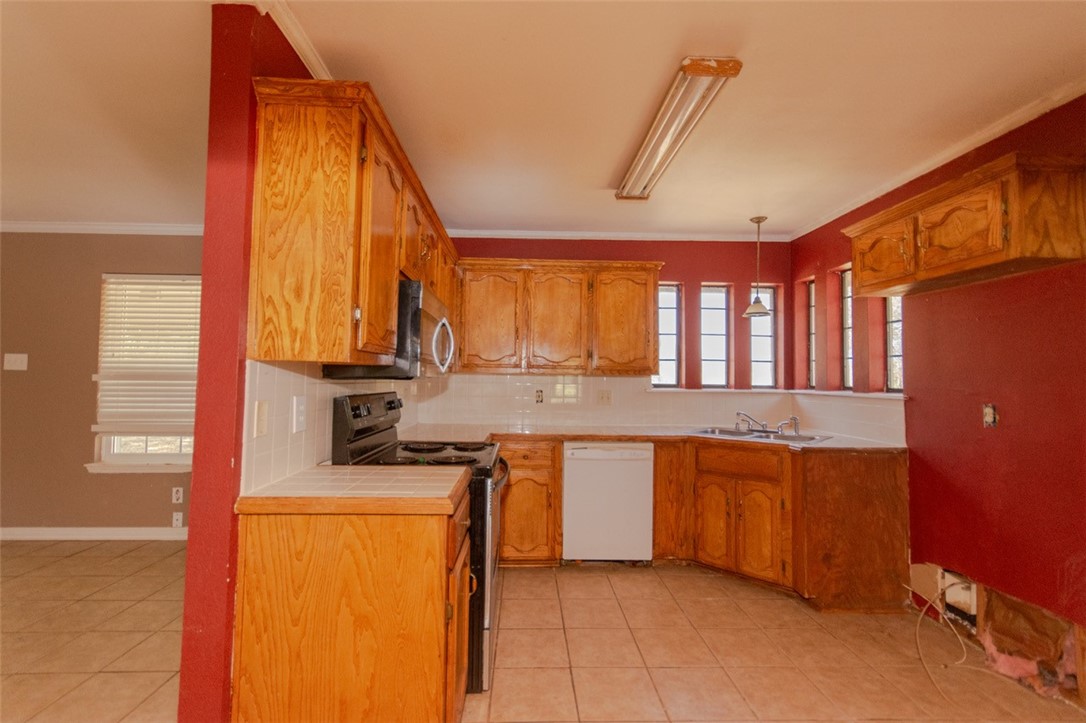 243 Melanie Property Photo 3