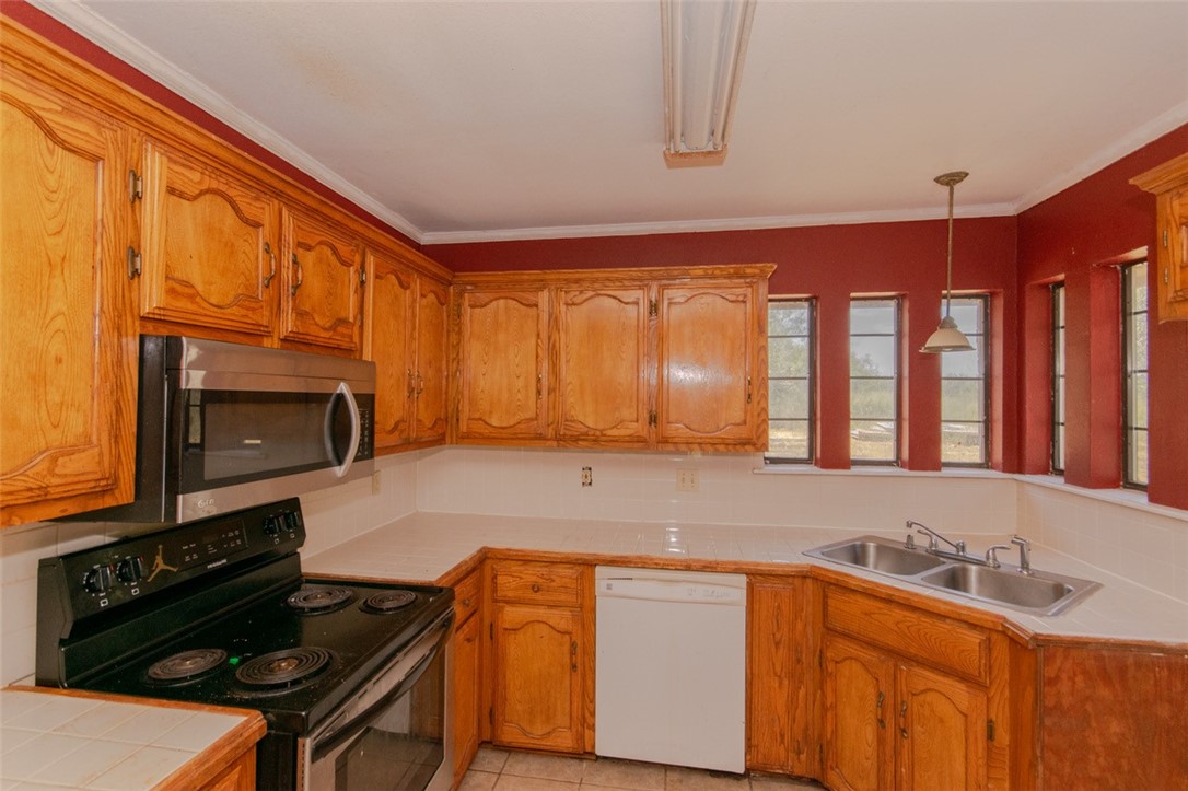 243 Melanie Property Photo 4