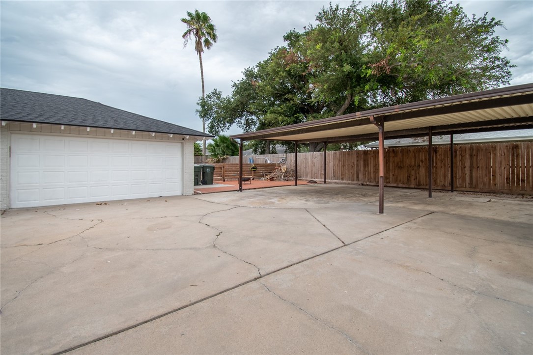 5313 River Oaks Dr Property Photo 5