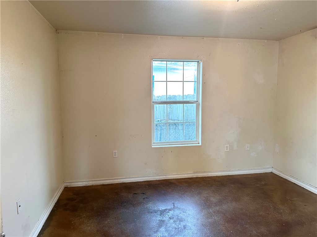 201 Edwards St Property Photo 6