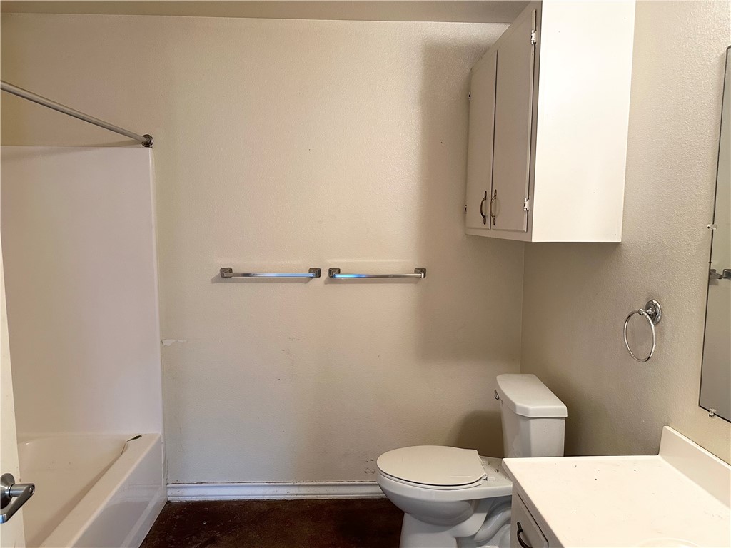201 Edwards St Property Photo 7