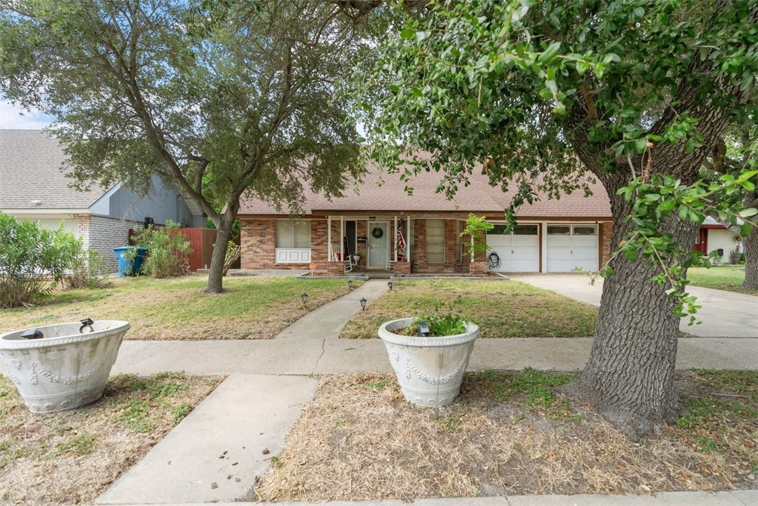 106 Blanco Dr Property Photo 1