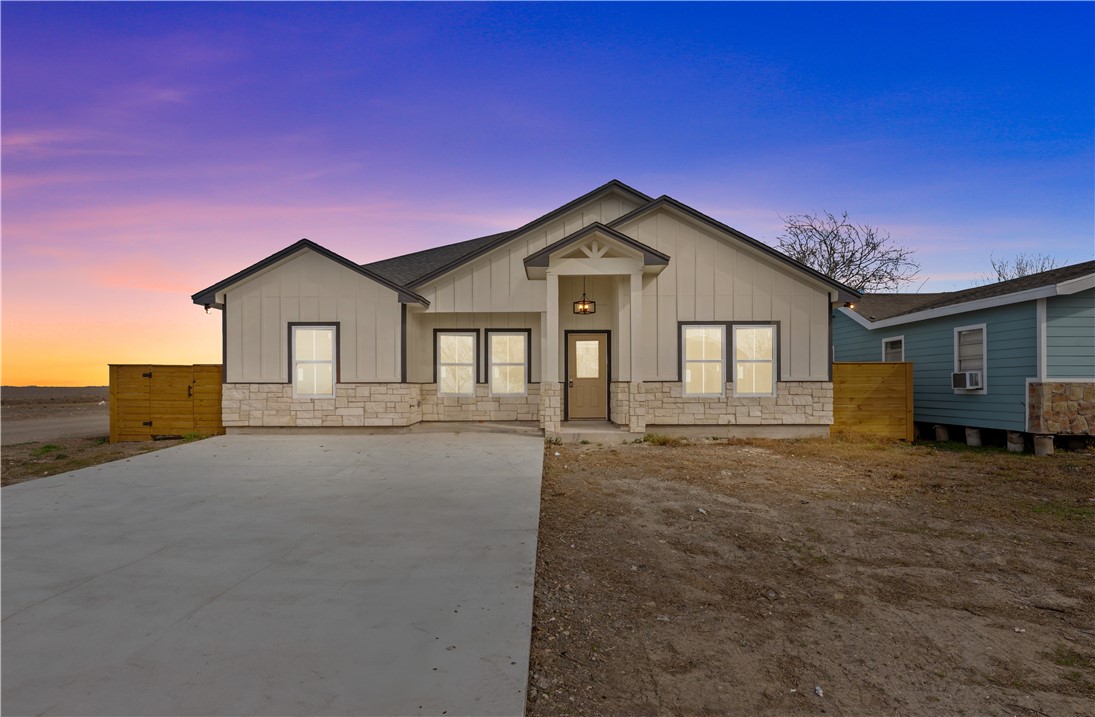 947 Mesquite St Property Photo 1