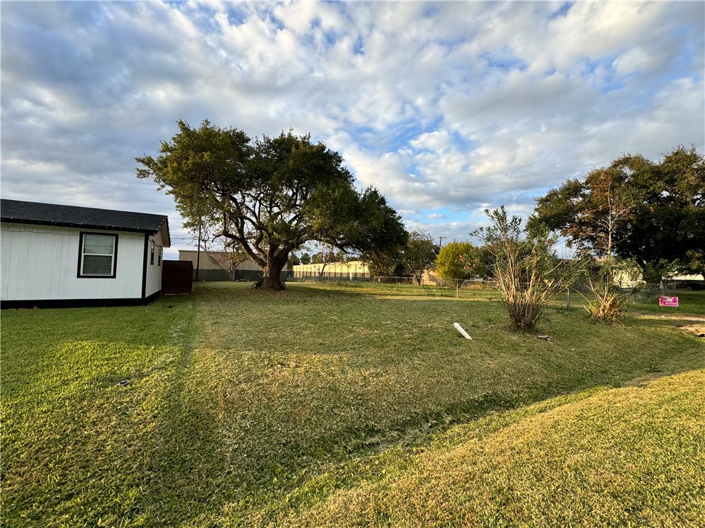 1210 Baywood Property Photo 2