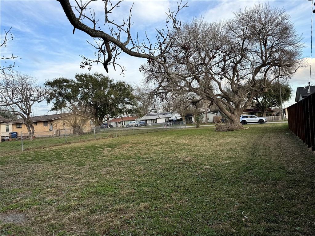 1210 Baywood Property Photo 3