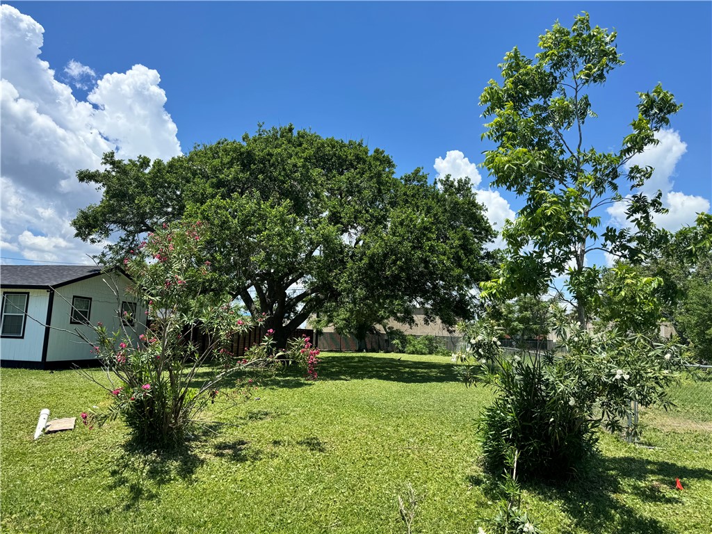 1210 Baywood Property Photo 5