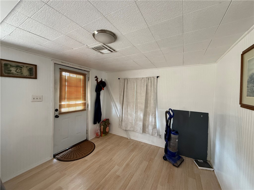 502 N Commercial St Property Photo 5