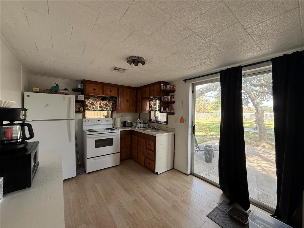 502 N Commercial St Property Photo 11