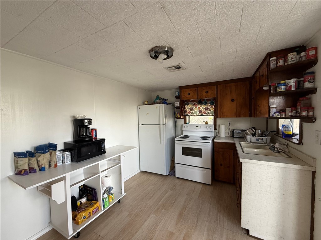 502 N Commercial St Property Photo 14