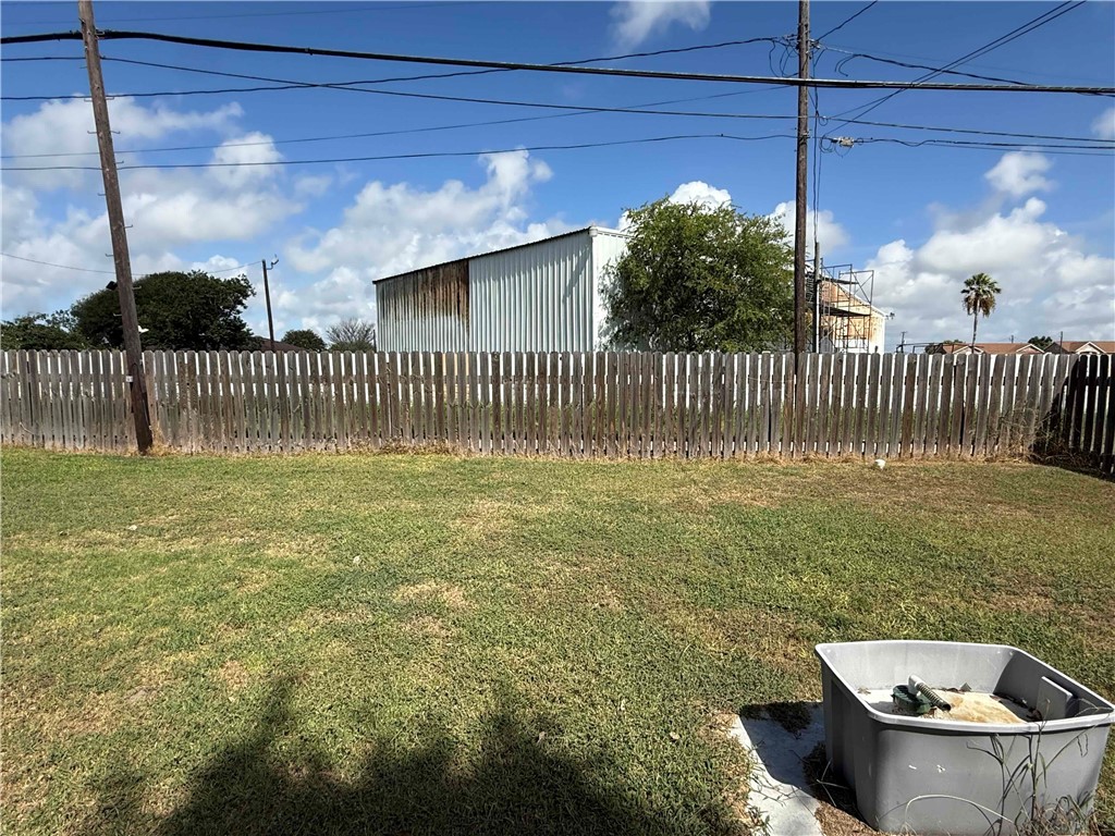 502 N Commercial St Property Photo 23
