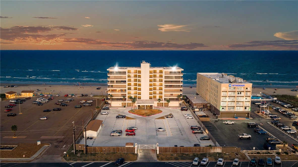 15002 Windward Dr 401 Property Photo 2