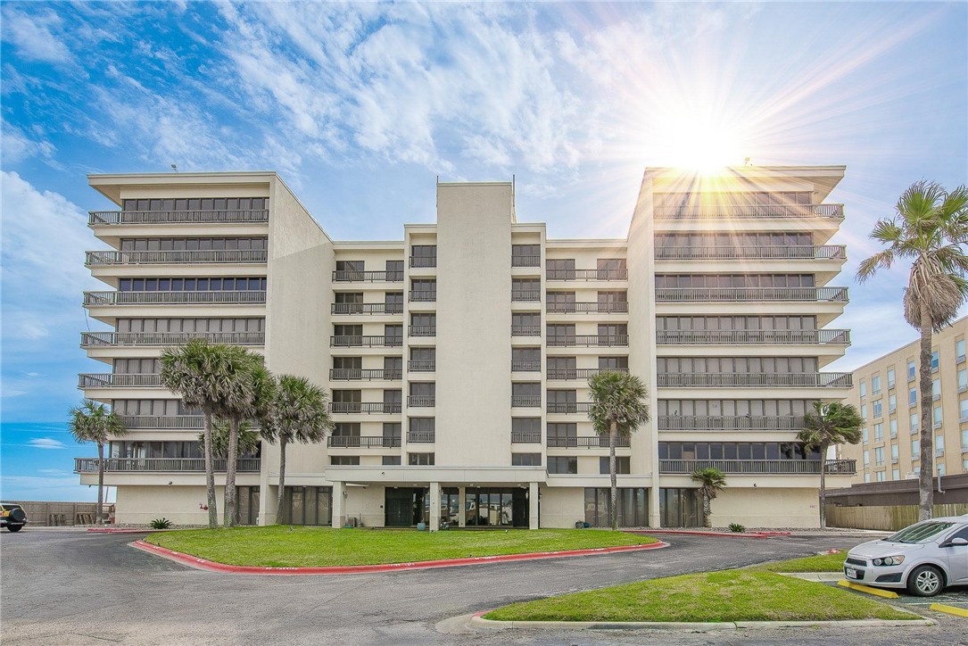 15002 Windward Dr 401 Property Photo 4